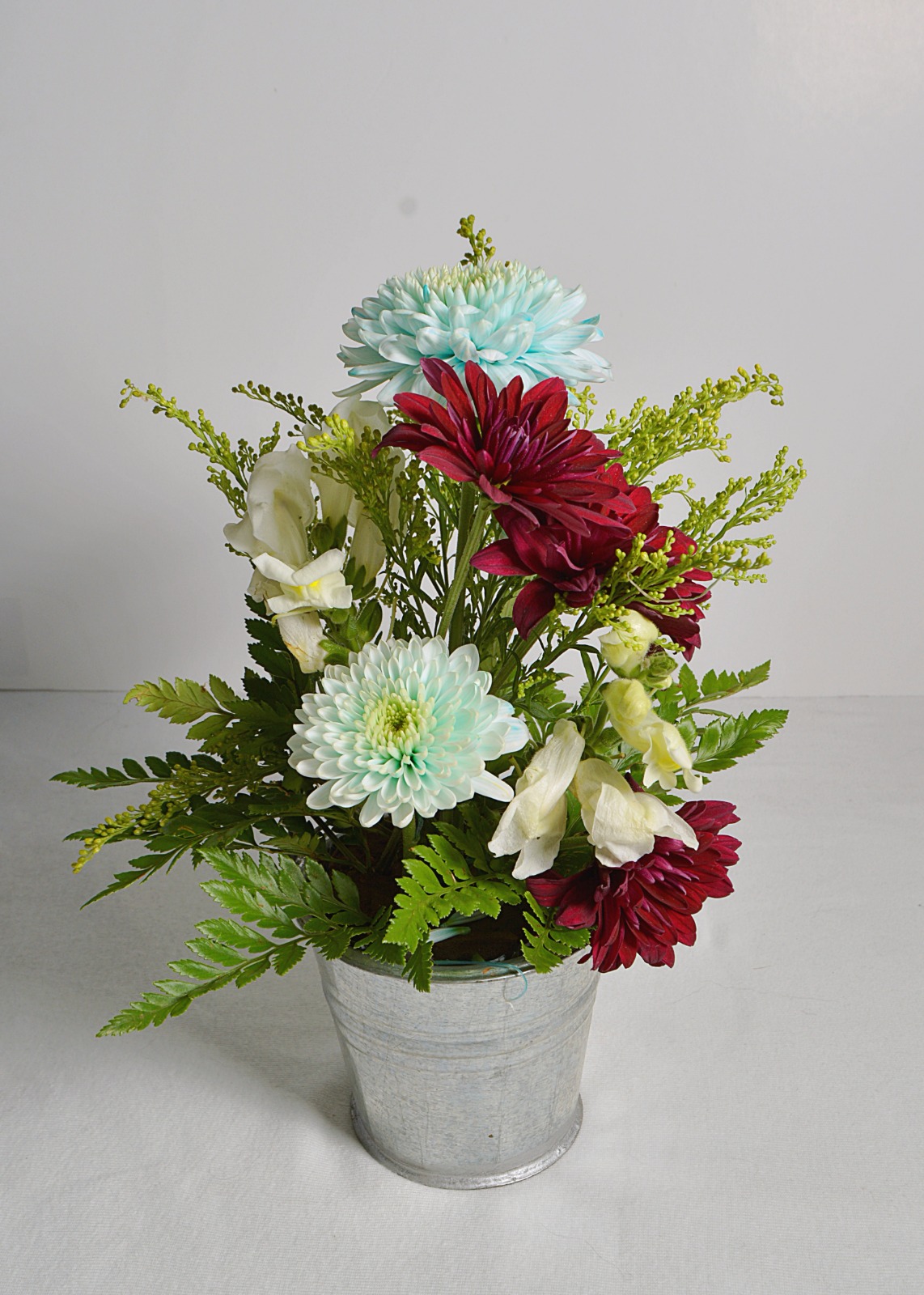 Arreglo floral Campo y vino con una mezcla de flores Para un momento especial